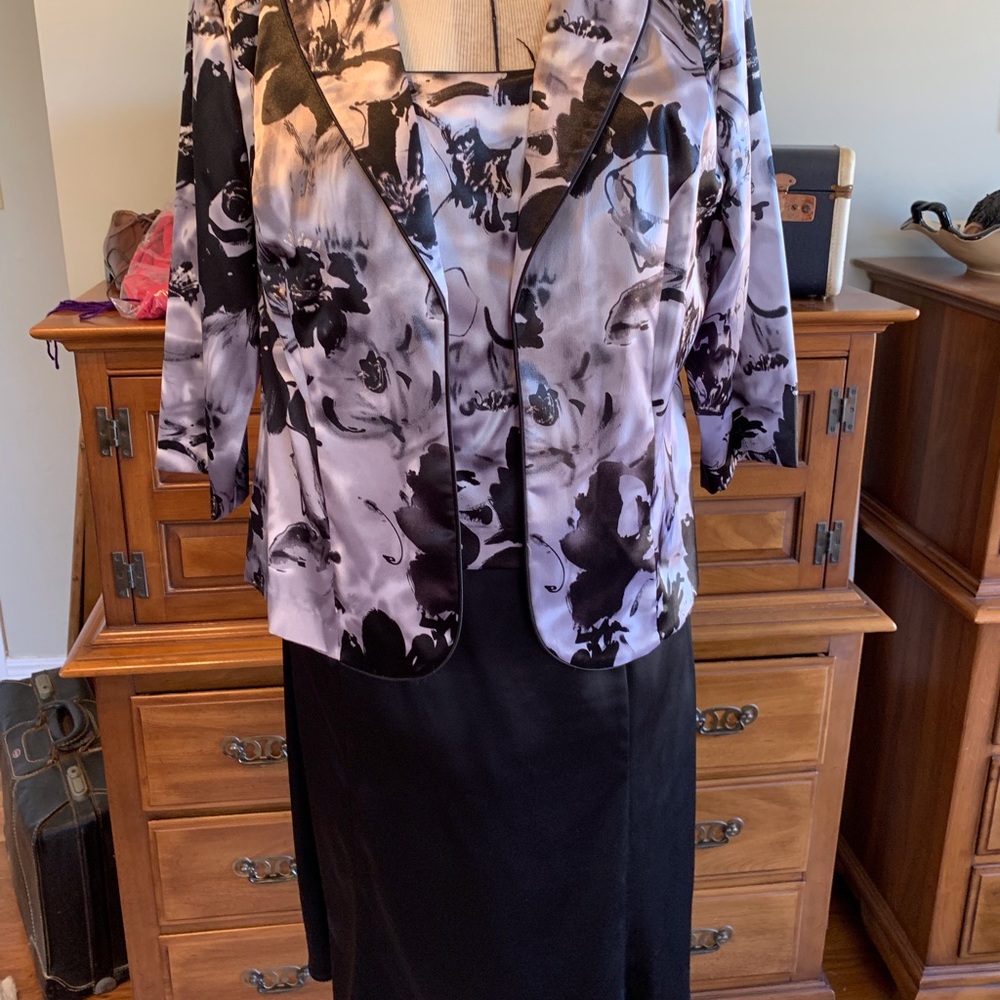 ALEX: two piece black and white formal dress. Size 16w